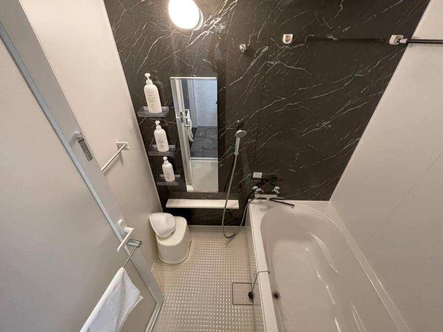 Wolf Pack Apartment 33 Осака Экстерьер фото