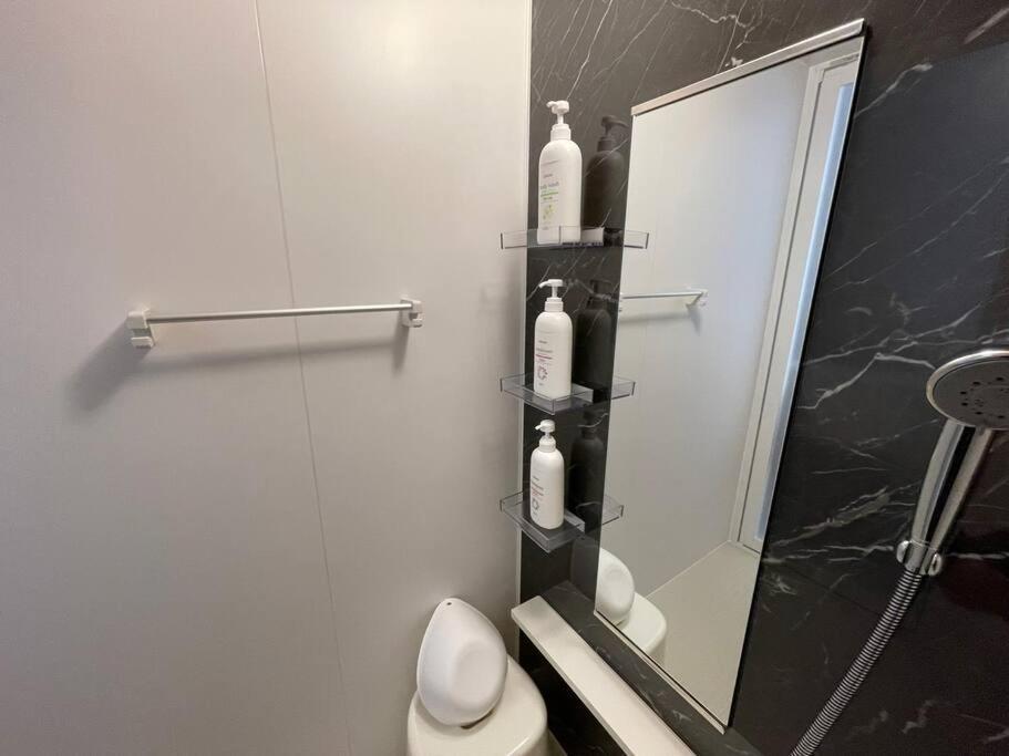 Wolf Pack Apartment 33 Осака Экстерьер фото